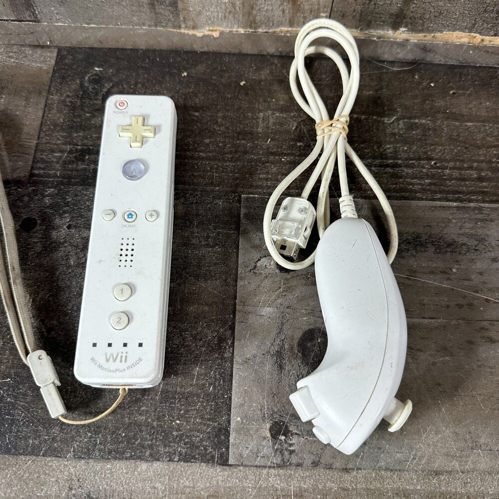 OFFICIAL Nintendo Wii Remote Motion Plus Wiimote RVL-036 Controller White - Picture 6 of 6